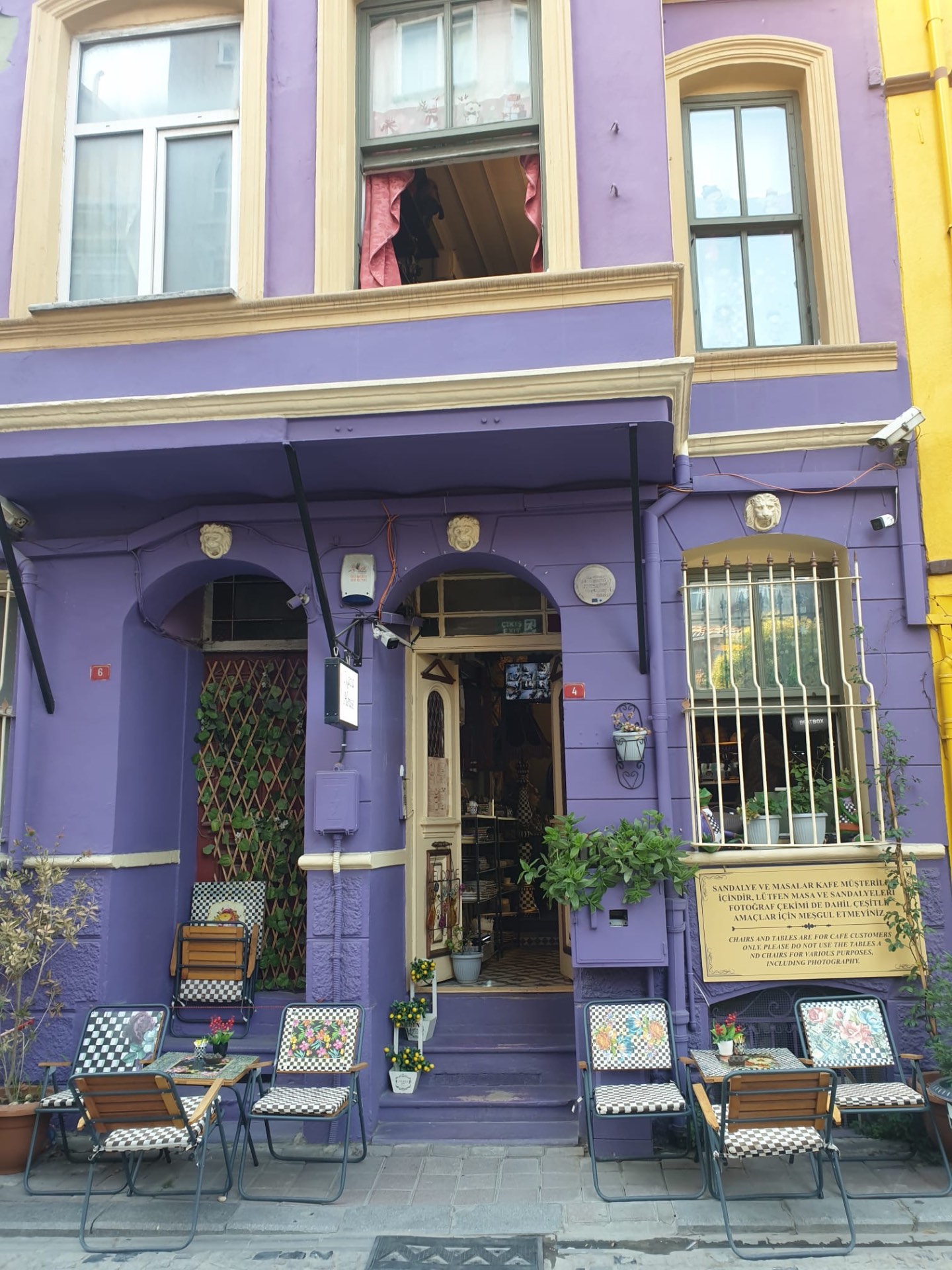 Nava House — Balat